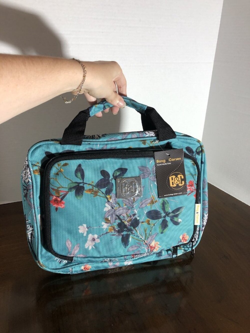 B & C Large Quilted Hanging Travel Cosmetic Case -Turquoise Floral 12” x 9” x 3”